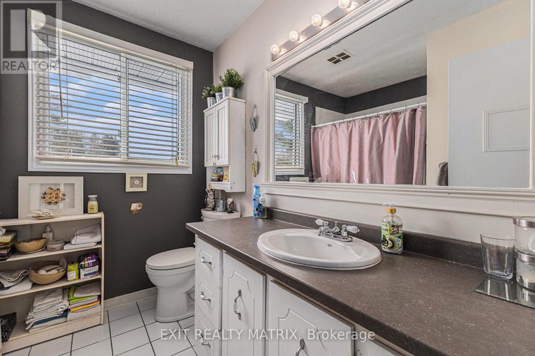 28375074/2535-third-street/cumberland-village/ottawa/ontario/K4C1C6_10