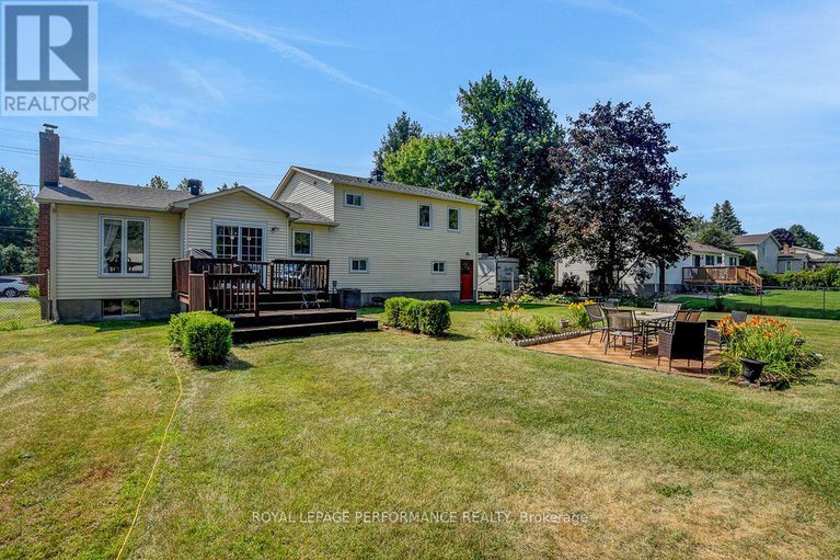 28805867/124-des-pins-street/village-of-russell/russell/ontario/K4R1C5_45