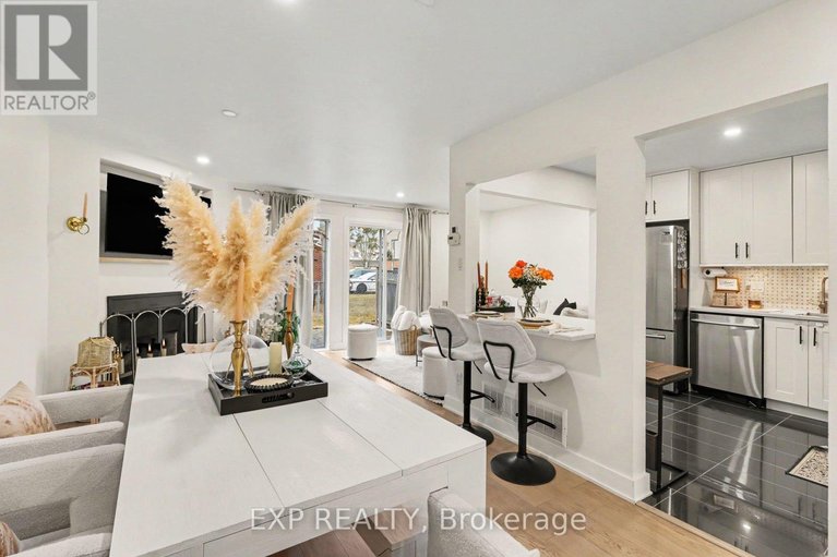 29593810/358-valade-crescent/fallingbrookpineridge/ottawa/ontario/K4A2V7_12