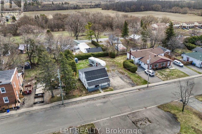 29648615/47-bertha-street-e/vankleek-hill/champlain/ontario/K0B1R0_28