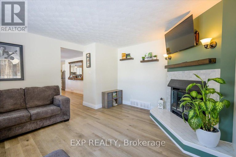 29166870/702-cedar-hill-road/pakenham/mississippi-mills/ontario/K0A2X0_6