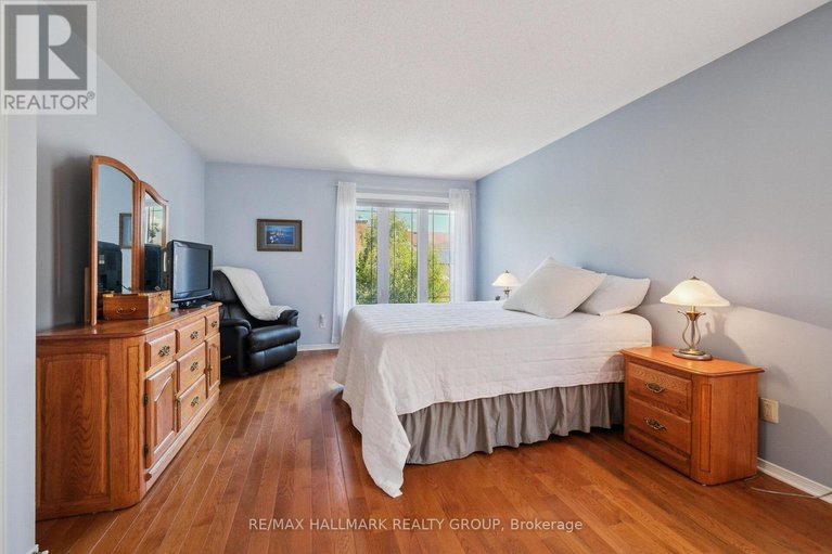 28645671/3034-courtyard-crescent/upper-hunt-club/ottawa/ontario/K1T3R7_20
