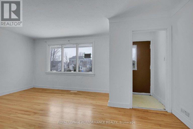 28503920/2647-ayers-avenue/ridgemont/ottawa/ontario/K1V7W7_7