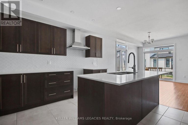 28608442/11-mendoza-way/emerald-meadowstrailwest/ottawa/ontario/K2S1B6_8