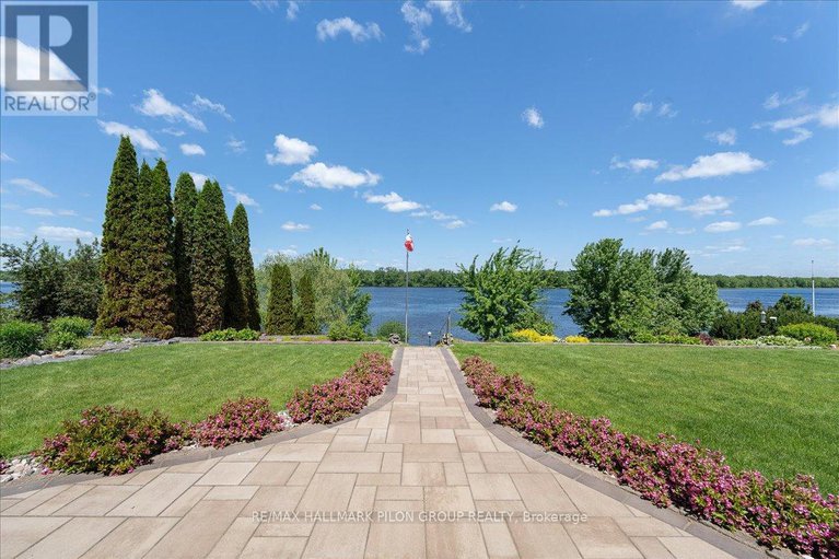28463526/6373-radisson-way/hiawatha-parkconvent-glen/ottawa/ontario/K1C2Z9_4