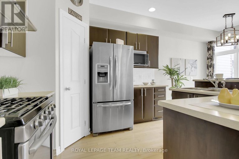 28564570/239-waymark-crescent/bridlewood/ottawa/ontario/K2M0A6_16