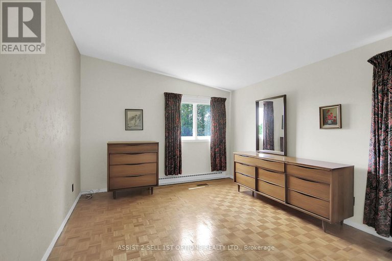 28421718/64-sullivan-avenue/meadowlandscrestview/ottawa/ontario/K2G1V2_17