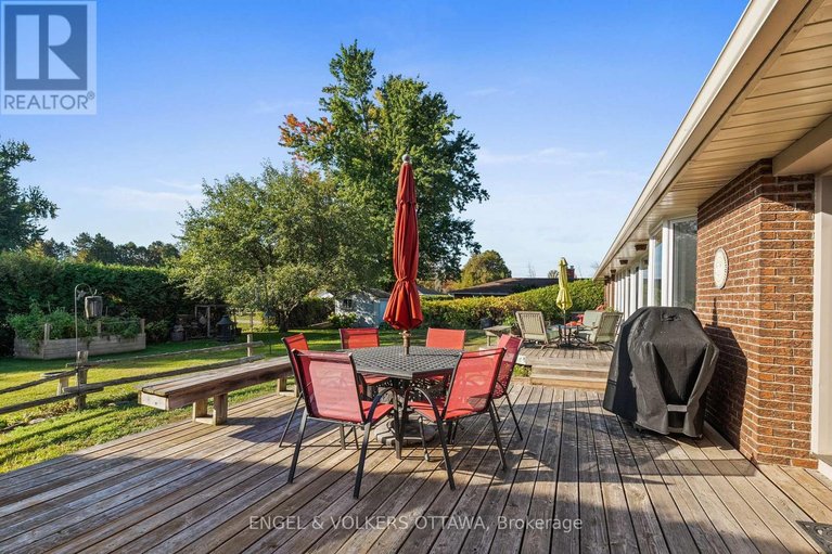 29466155/1304-fairway-drive/manotick-south-to-roger-stevens/ottawa/ontario/K4M1B3_30