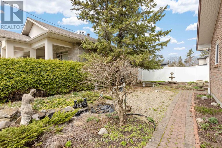 27932475/44-sycamore-drive/arbeatha-park/ottawa/ontario/K2H8K3_27