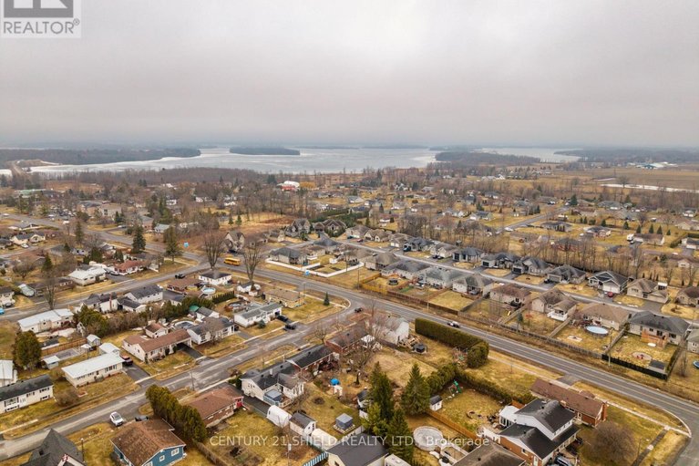 29555466/11-strachan-avenue/long-sault/south-stormont/ontario/K0C1P0_31