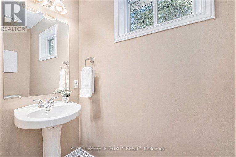 28620612/16-ember-glow-court/stittsville-central/ottawa/ontario/K2S1C3_17