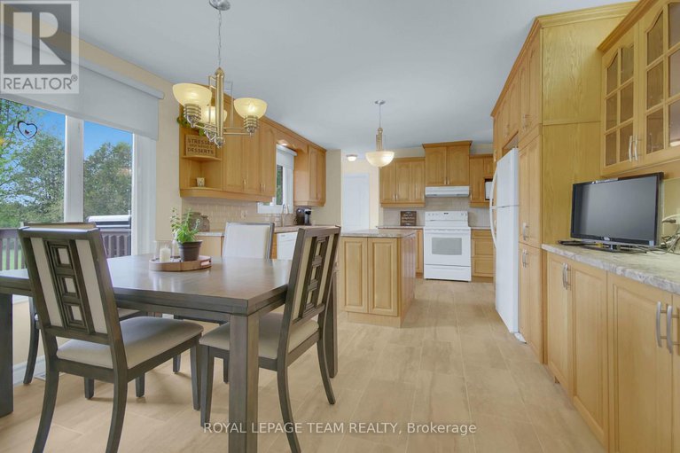 28394821/6022-third-line-road-n/rideau-twp-w-of-hwy-16-north-of-reg-rd-6/ottawa/ontario/K0A2T0_11