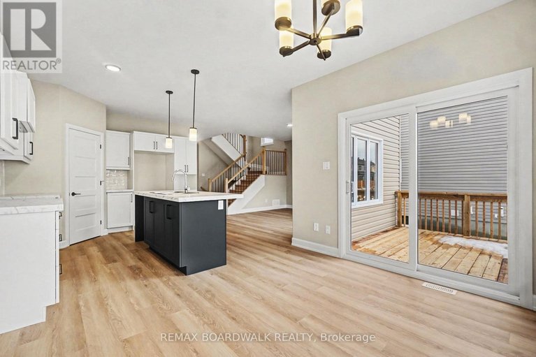 29490953/404-falcon-lane/village-of-russell/russell/ontario/K4R1E5_10