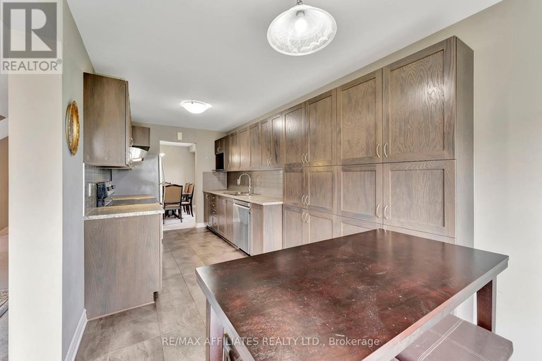28562924/625-trigoria-crescent/avalon-west/ottawa/ontario/K4A1B1_15