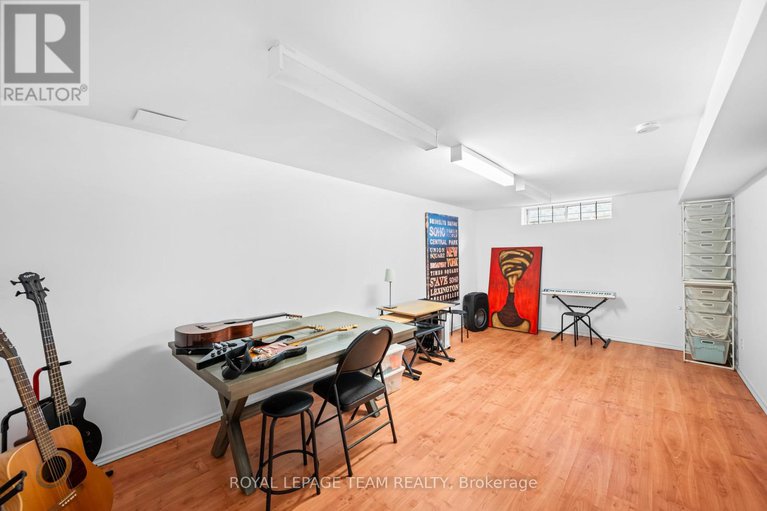 28368284/22-leatherwood-crescent/stonebridge/ottawa/ontario/K2J4X9_24