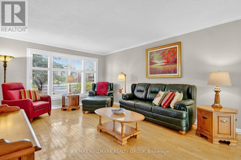 29053802/838-balsam-drive/chatelaine-village/ottawa/ontario/K1E1B7_8