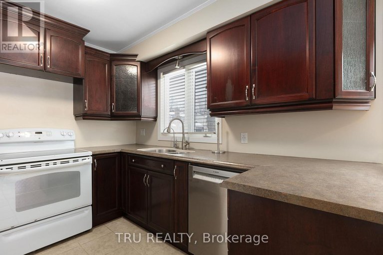 29239837/1078-st-emmanuel-terrace/convent-glen-north/ottawa/ontario/K1C2J7_15