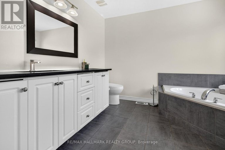 28667660/11-rideau-crossing-crescent/north-grenville-twp-kemptville-east/north-grenville/ontario/K0G1J0_17