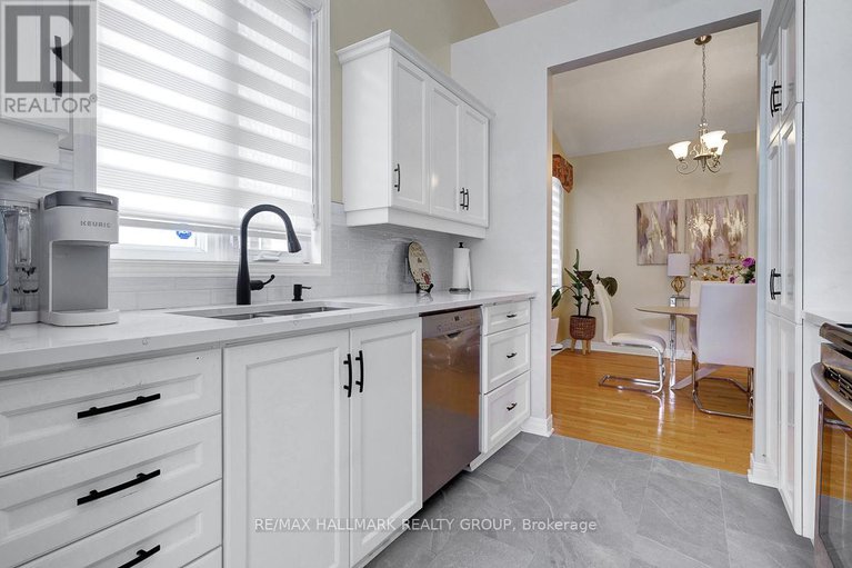 28232415/46-chapelier-private/queenswood-heights-south/ottawa/ontario/K1E3Y1_16