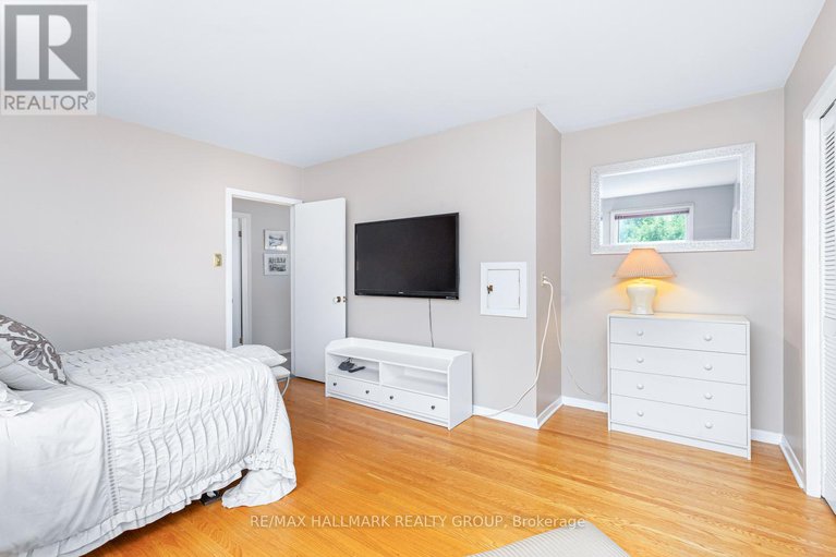28574770/2435-georgina-drive/whitehaven/ottawa/ontario/K2B7N1_25