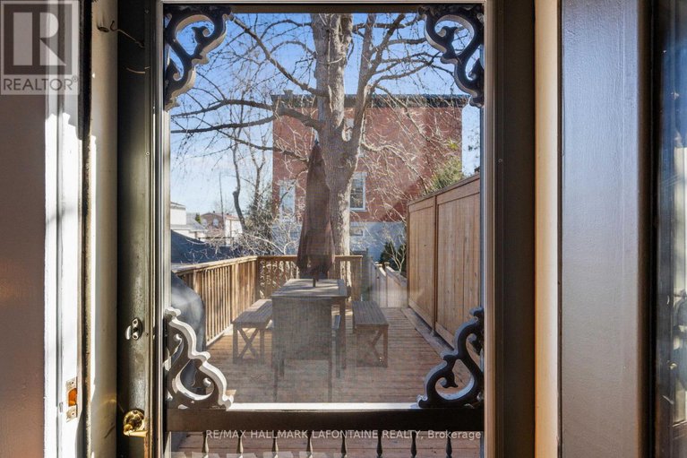 28286991/143-blackburn-avenue/sandy-hill/ottawa/ontario/K1N8A6_36