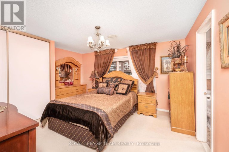 28209291/1100-moffatt-drive/cumberland-ridge/ottawa/ontario/K4C1B7_31