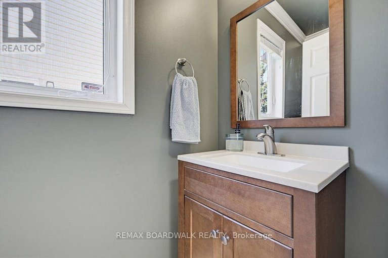 29645634/10-valemont-street/barrhaven-east/ottawa/ontario/K2G6Y1_9