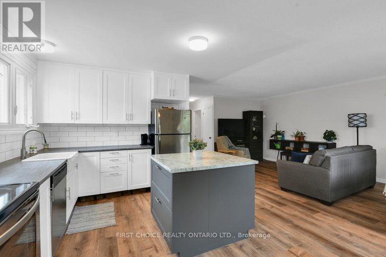 28184849/44-oberon-street/westcliffe-estates/ottawa/ontario/K2H7X8_17