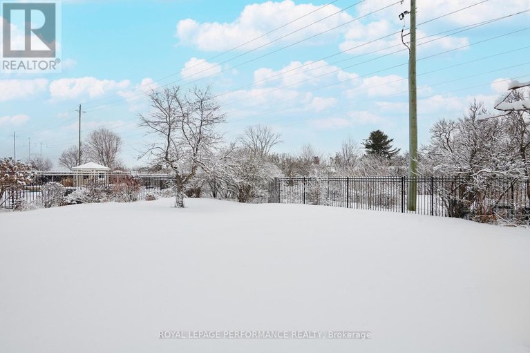 29487498/15-woodfern-court/sheahan-estatestrend-village/ottawa/ontario/K2H8Y9_34