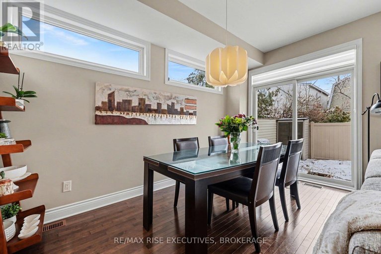 29475656/300c-richelieu-avenue/vanier/ottawa/ontario/K1L6K3_9