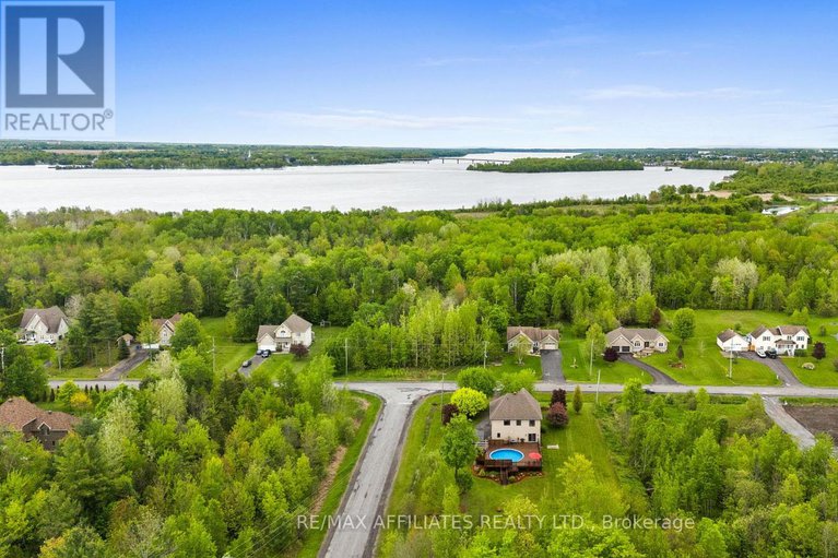 28373926/621-du-bercail-street/lorignal/champlain/ontario/K0B1K0_46