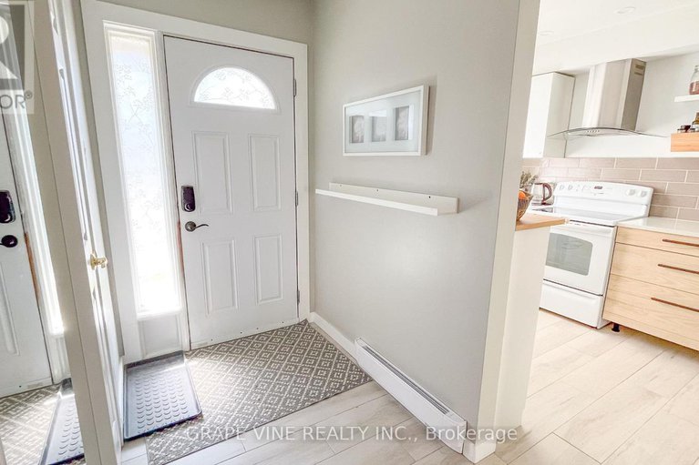 28549098/5c-woodvale-green/craig-henrywoodvale/ottawa/ontario/K2G4G9_9