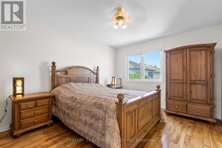28556678/1525-senateurs-way/fallingbrookpineridge/ottawa/ontario/K4A4A3_20