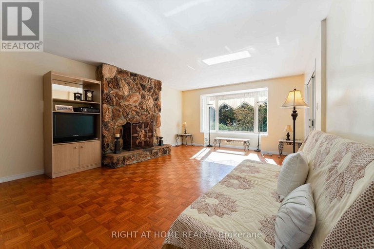 29245177/2221-circle-place/elmvale-acresurbandale/ottawa/ontario/K1G3E2_16