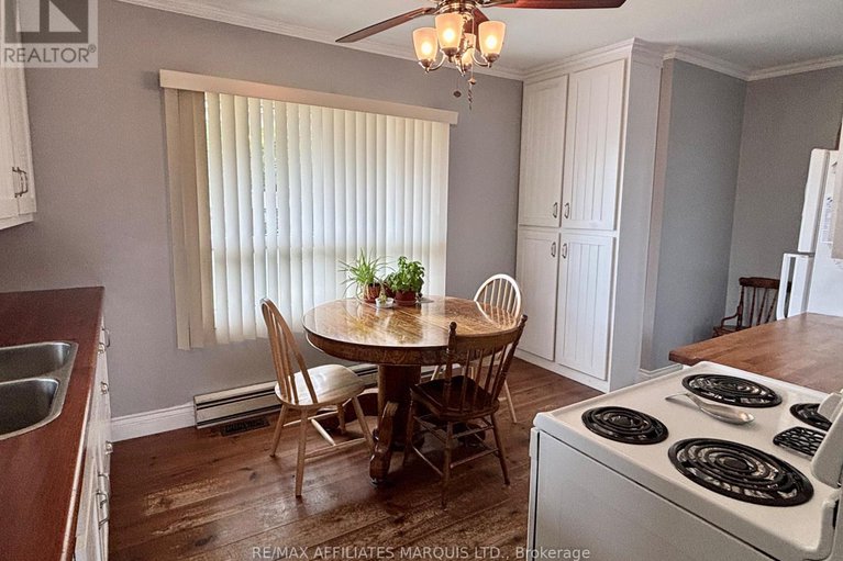 28764932/452-dominion-st-street-s/alexandria/north-glengarry/ontario/K0C1A0_13
