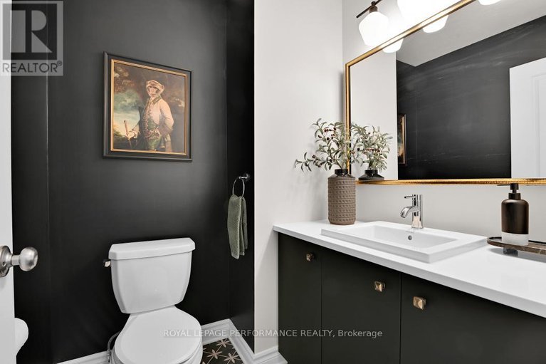 28973137/22-verglas-lane/mer-bleuebradley-estatesanderson-park/ottawa/ontario/K1W0P5_17