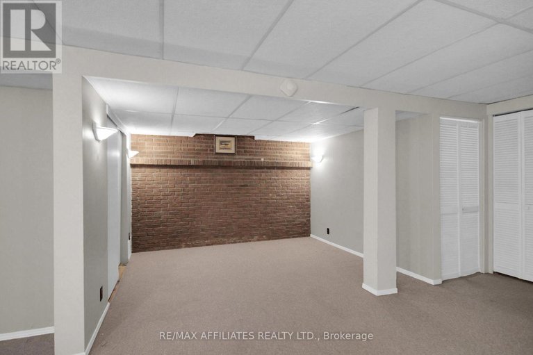 28329411/312-mountbatten-avenue/alta-vistafaircrest-heights/ottawa/ontario/K1H5W3_21