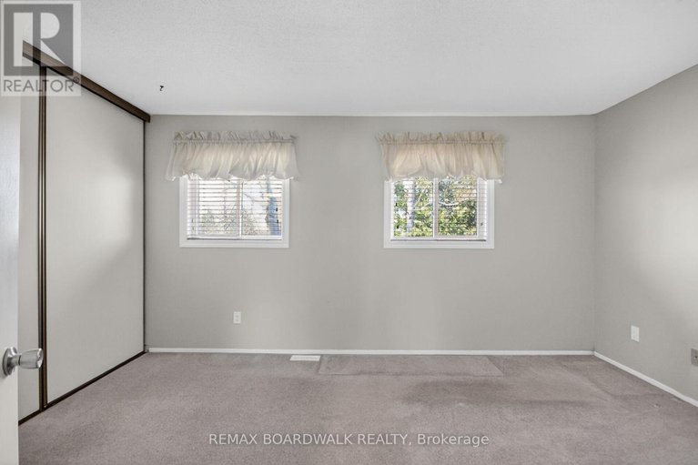 29631192/10-47-sunridge-lane/on-the-green/ottawa/ontario/K2J2N9_24