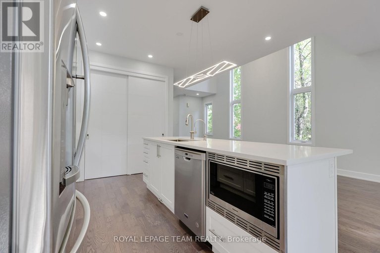 29015111/38-sunnymede-avenue/ottawa-westtunneys-pasture/ottawa/ontario/K1Y2L3_29