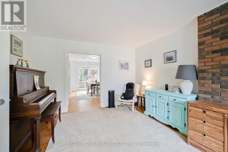 29066037/73-hobart-crescent/sheahan-estatestrend-village/ottawa/ontario/K2H5S3_10