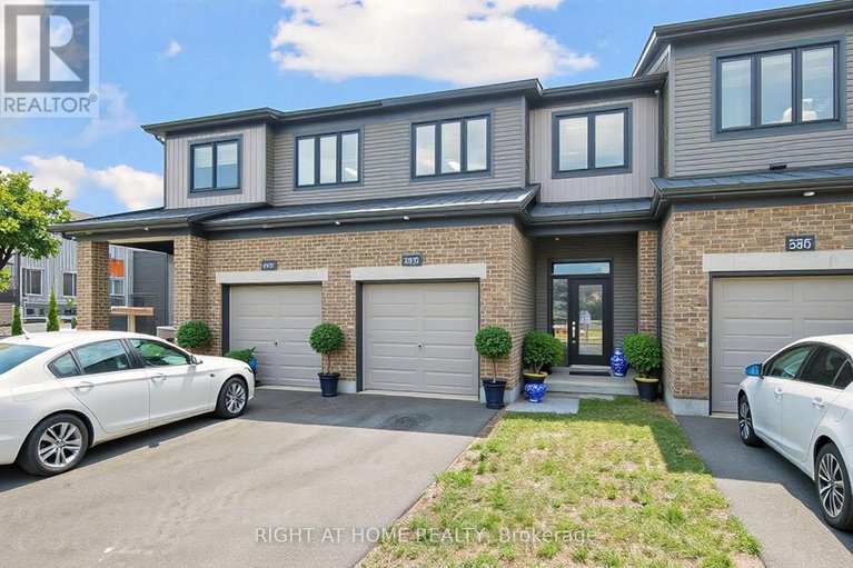 28565193/958-athenry-court/half-moon-bay/ottawa/ontario/K2J7E1_2