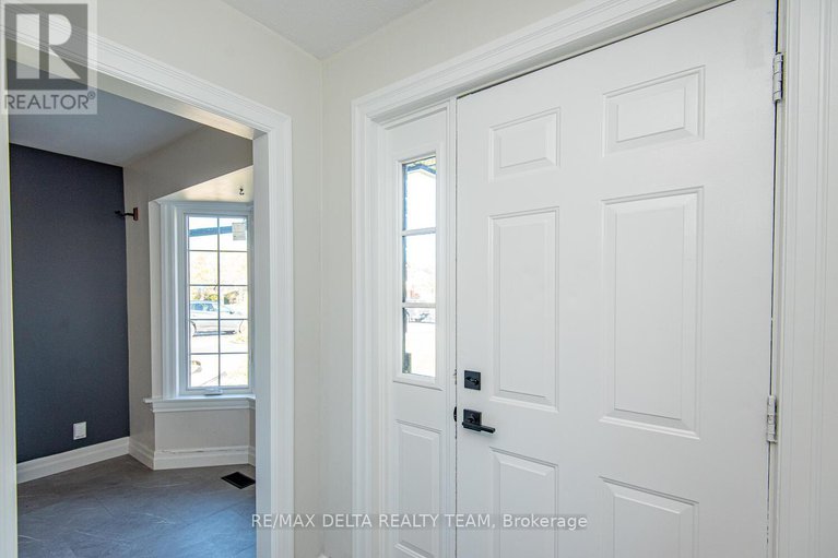 29081598/276-turnstone-court/chatelaine-village/ottawa/ontario/K1E2V2_2