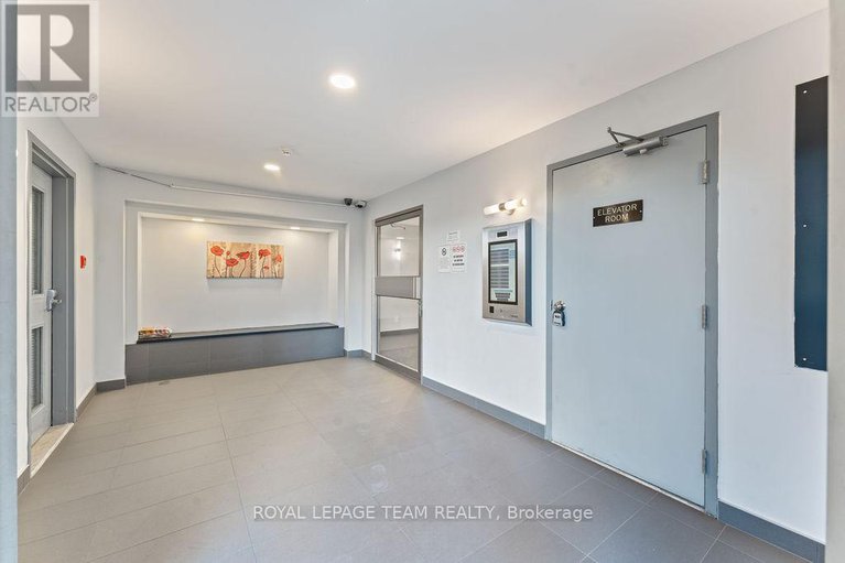 29006279/417-214-viewmount-drive/borden-farmstewart-farmcarleton-heightsparkwood-hills/ottawa/ontario/K2E7X3_3