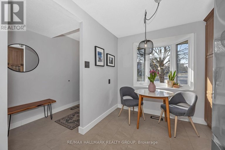 29586664/1059-avignon-court/orleans-wood/ottawa/ontario/K1C2N4_11