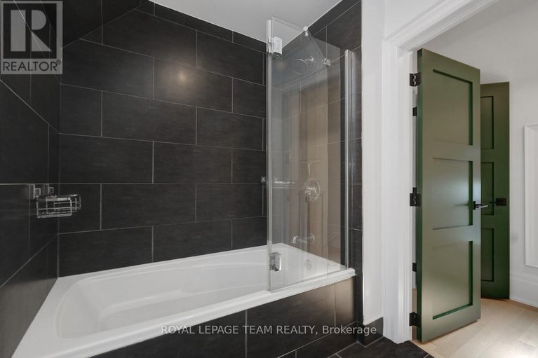 28788981/8-pretoria-avenue/glebe/ottawa/ontario/K1S1W7_31