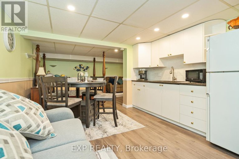 28303908/322-galloway-drive/bilberry-creekqueenswood-heights/ottawa/ontario/K1E1W3_25