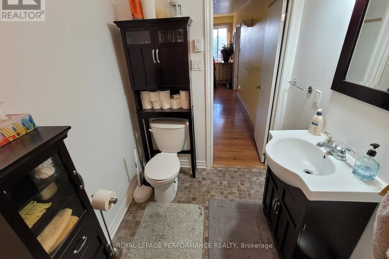 28932365/975-queen-street/lorignal/champlain/ontario/K0B1K0_19