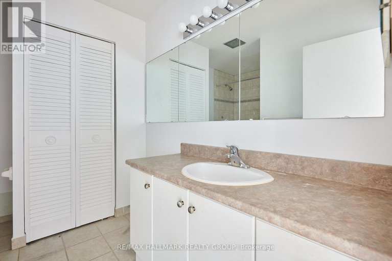 28666864/9a-400-laurier-avenue-e/sandy-hill/ottawa/ontario/K1N8Y2_34