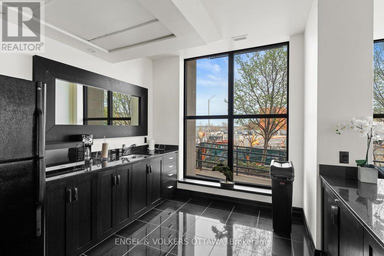 29084366/102-75-cleary-avenue/woodroffe/ottawa/ontario/K2A1R8_29