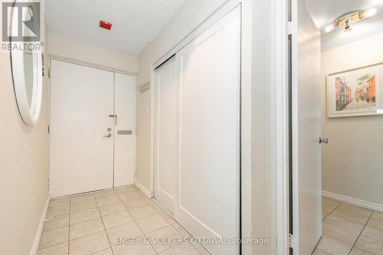 28339267/8-1356-meadowlands-drive-e/borden-farmstewart-farmcarleton-heightsparkwood-hills/ottawa/ontario/K2E6K6_4